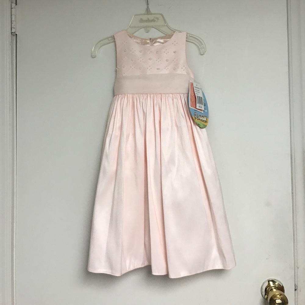 NWT.CINDERELLA. Little girls party dress w/ pearl. Size 3T